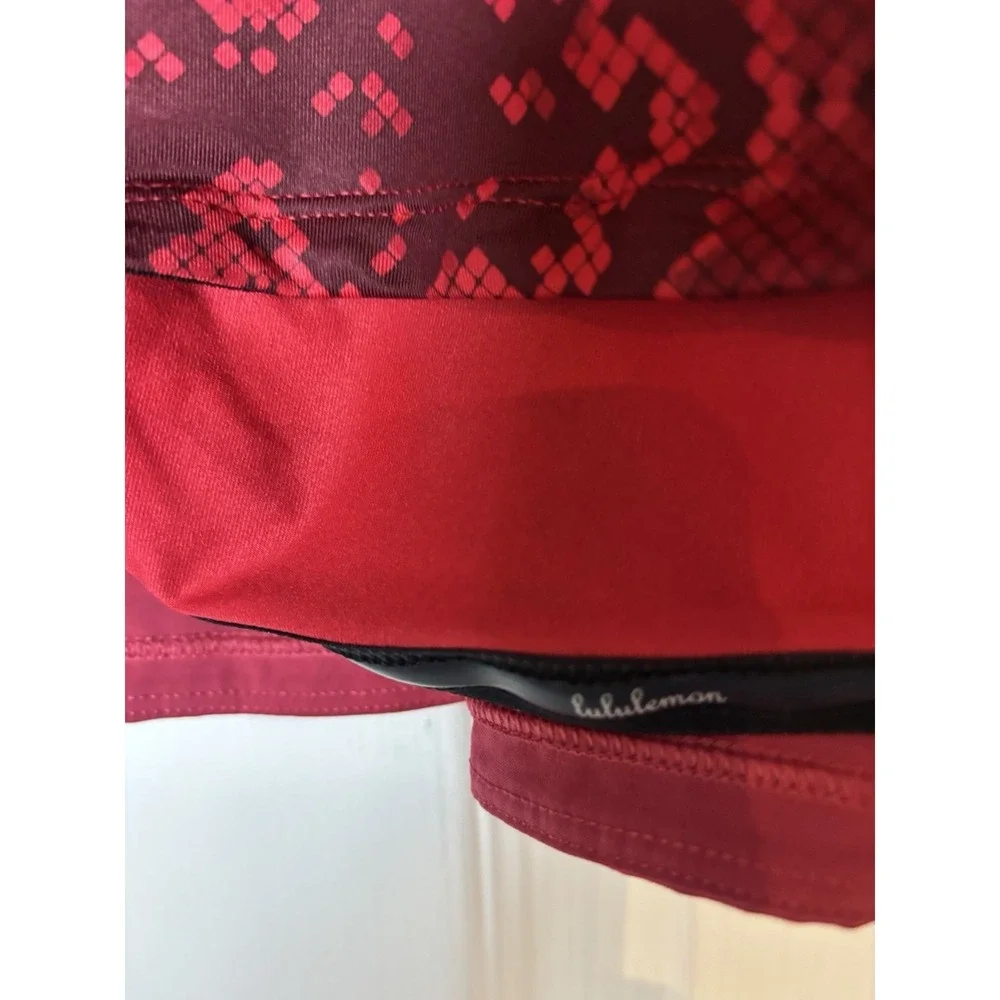 LULULEMON‎ Pace Rival Skirt Cranberry Red Snake Skin Size 12 Tennis Skort